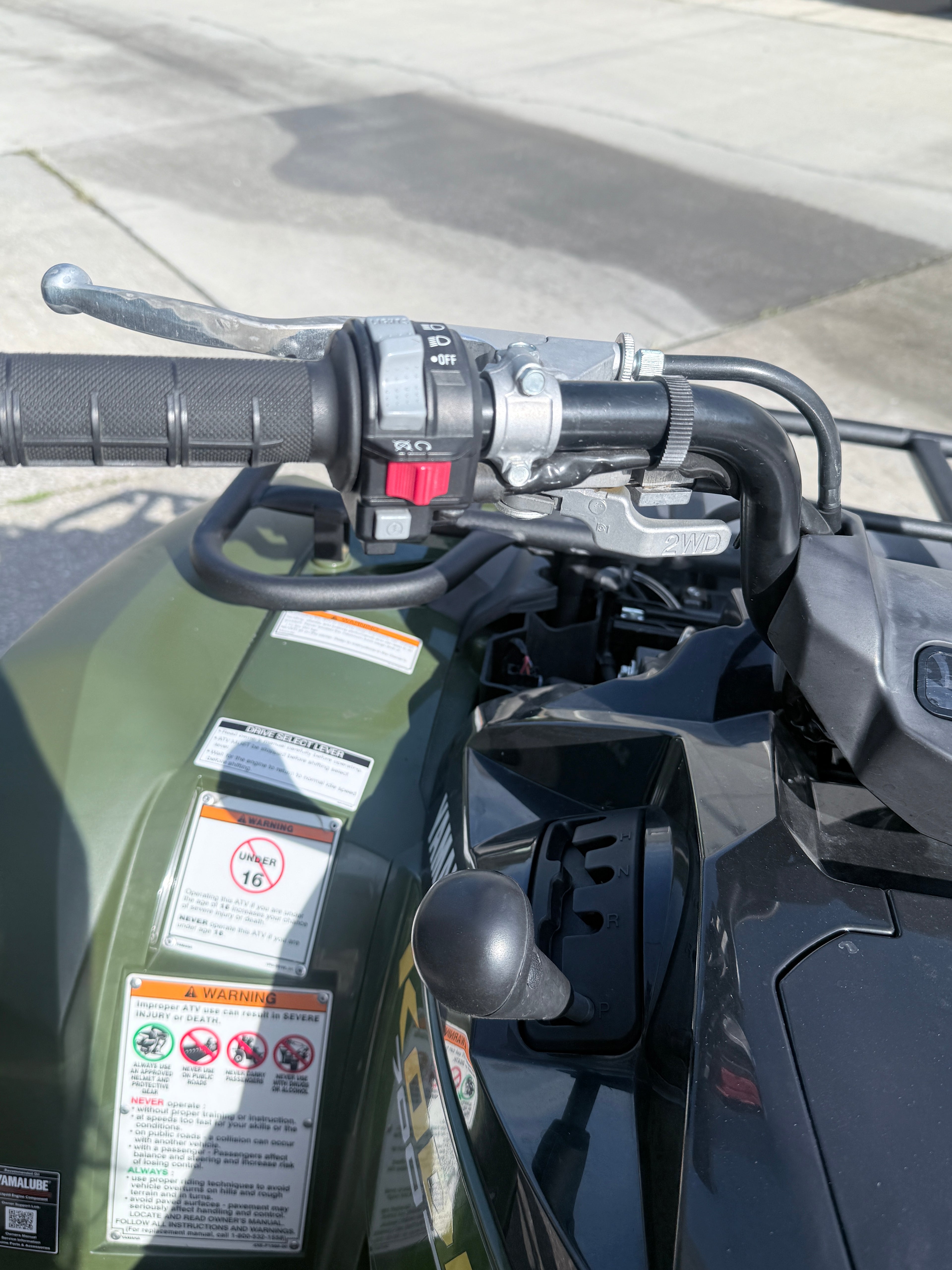 2024 Yamaha Kodiak 700 4x4  - handlebar view
