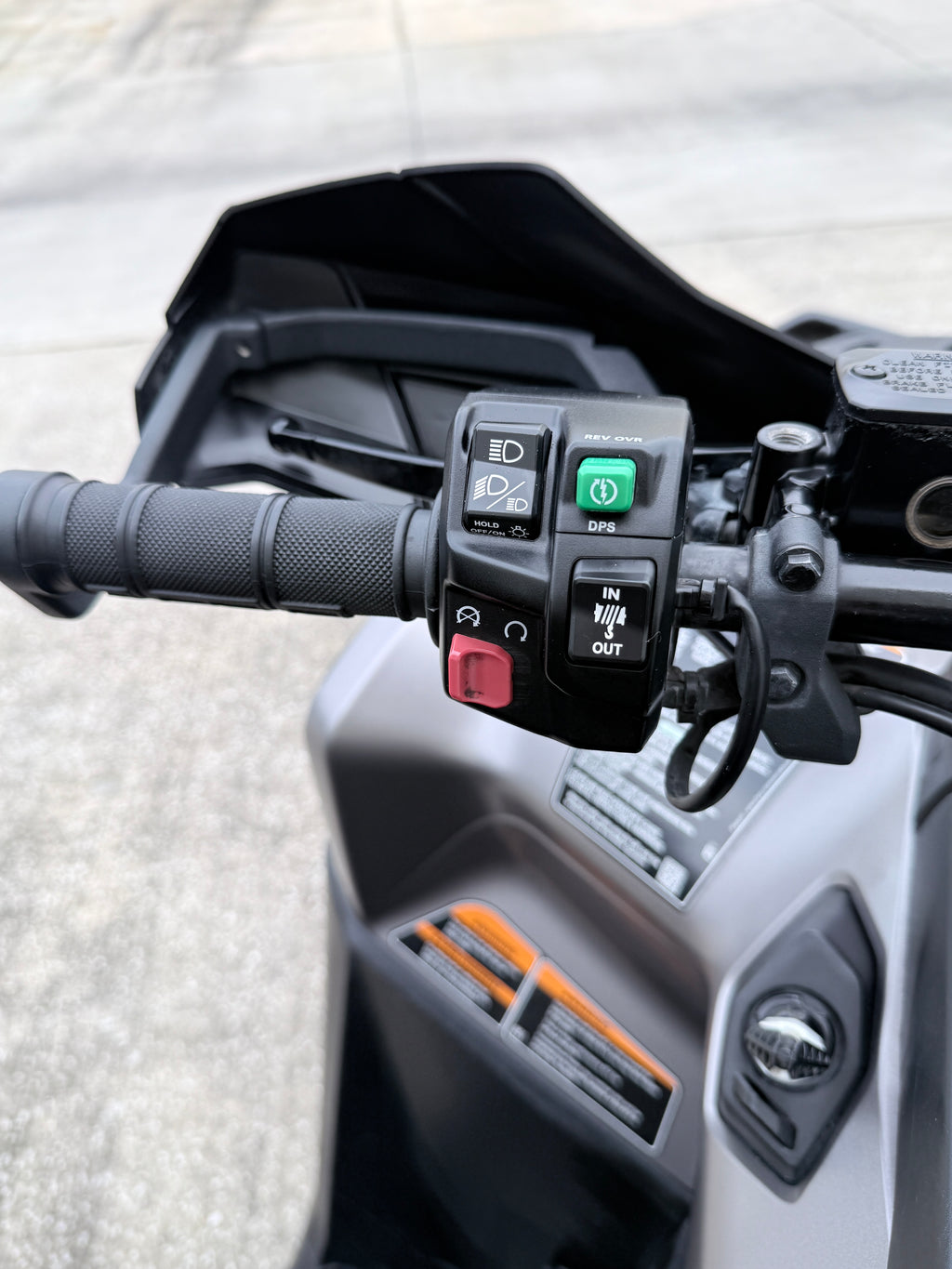 2025 Can-Am Outlander MAX XT 850 – Handlebar view