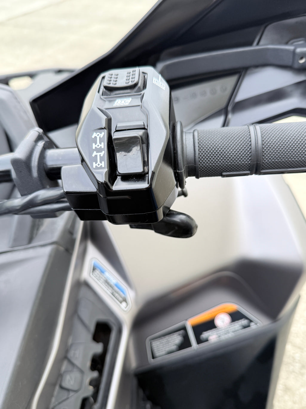2025 Can-Am Outlander MAX XT 850 – 4WD - handlebar 