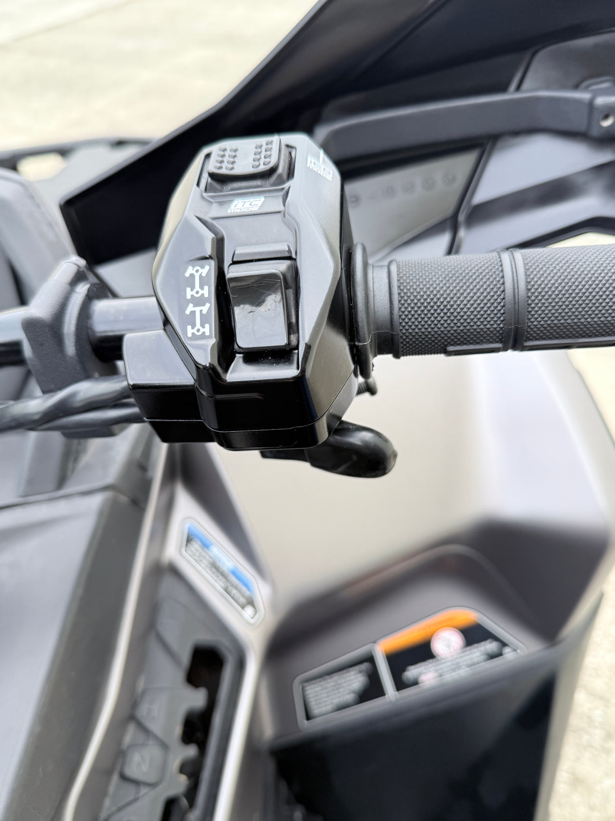 2025 Can-Am Outlander MAX XT 850 – 4WD - handlebar 