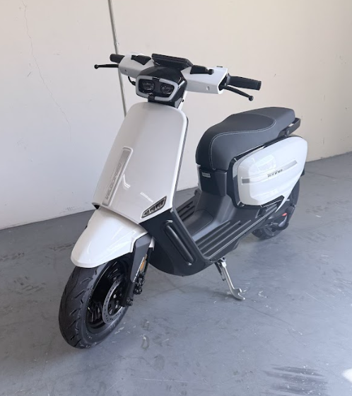 Velocifero Tennis-E 72V Electric Motorcycle – 4000W High-Performance Electric Street Scooter