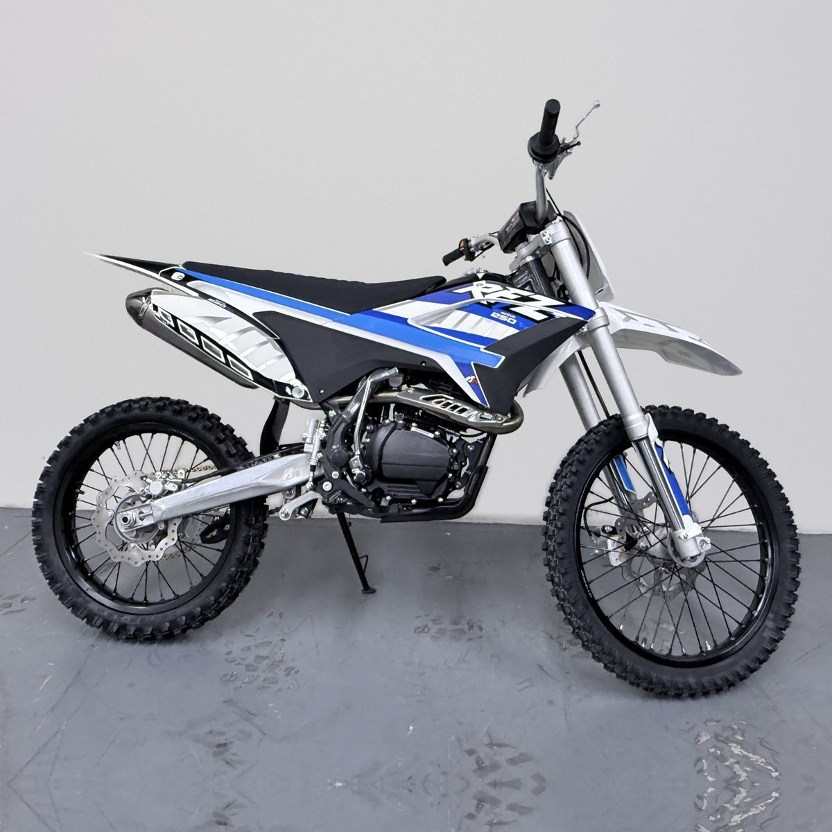 Apollo Thunder 250 250cc Dirt Bike – Manual | 5 speed Off Road Motorcycle - blue - side view